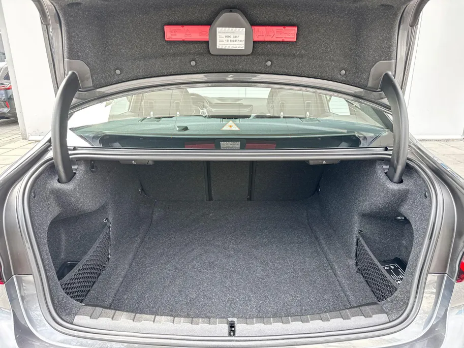 BMW 3 Serie Sedan 318i