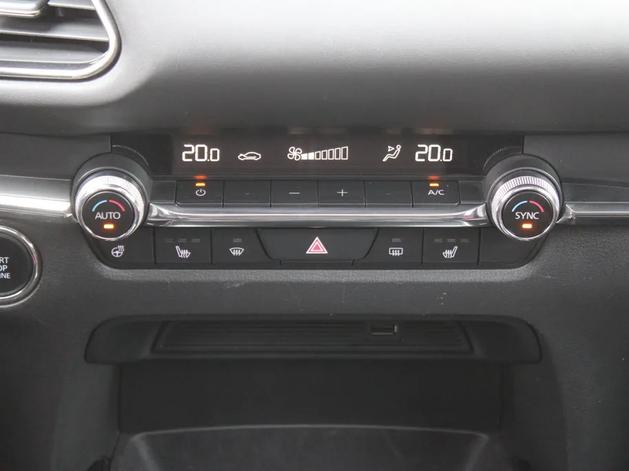 Mazda CX-30 2.0 e-SkyActiv-X M Hybrid Luxury | Trekhaak | Schuifdak | 18' LM | Leer | Elektr. stoelverstelling | Stuur-/stoelverwarming | HUD | 360 Camera | Winterset |