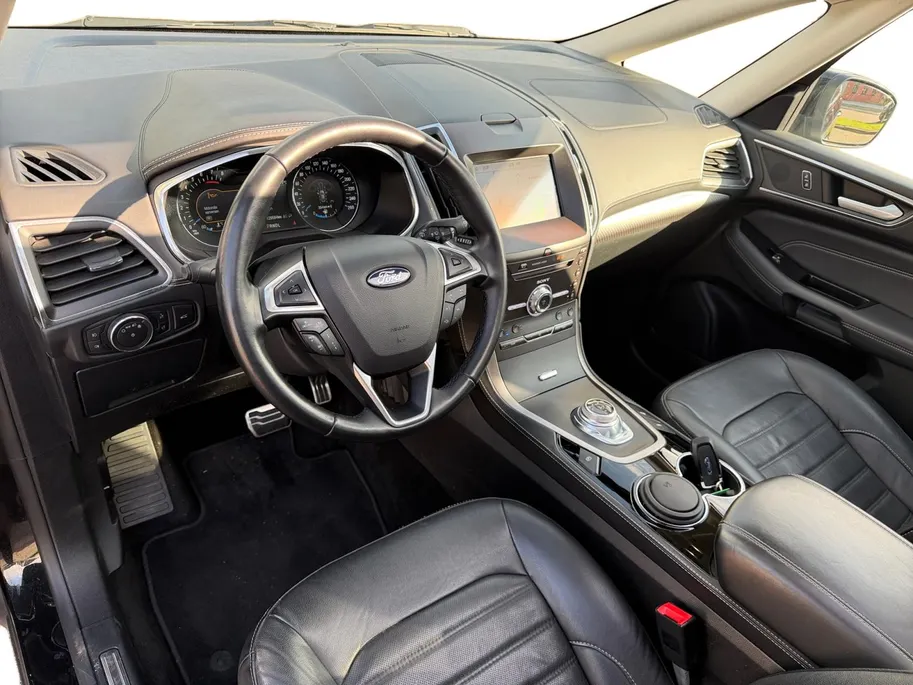 Ford Galaxy 2.5i HEV | Dealer onderhouden | Automaat | Pano dak | BLIS | 7 persoons | Lederen bekleding | Winter pack | Parkeersensoren voor en achter | Achteruitrijcamera | Cruise control | Apple carplay & Android auto | Privacy glas | Bovag garantie |