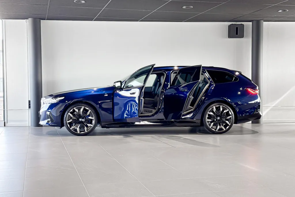 BMW i5 Touring xDrive40