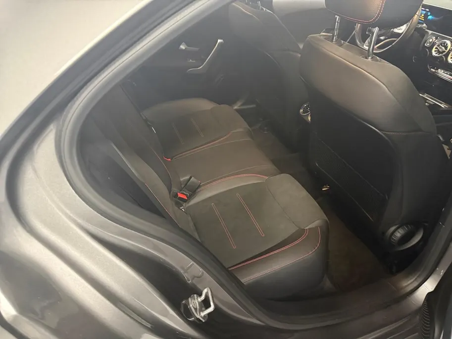 Mercedes-Benz A-Klasse 200 Launch Edition Premium AUTOMAAT AMBIENT LIGHT NAVI AIRCO CAMERA CRUISE CONTROLE AMBIANCE VERLICHTING APPLE CARPLAY ANDRIOD AUTO AMG PAKKET ZEER MOOIE AUTO