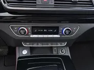 Audi Q5 55 TFSIe 367pk S edition Competition · Panoramadak · Camera · Luchtvering · Trekhaak · Leder/Alcantara · 22'LM
