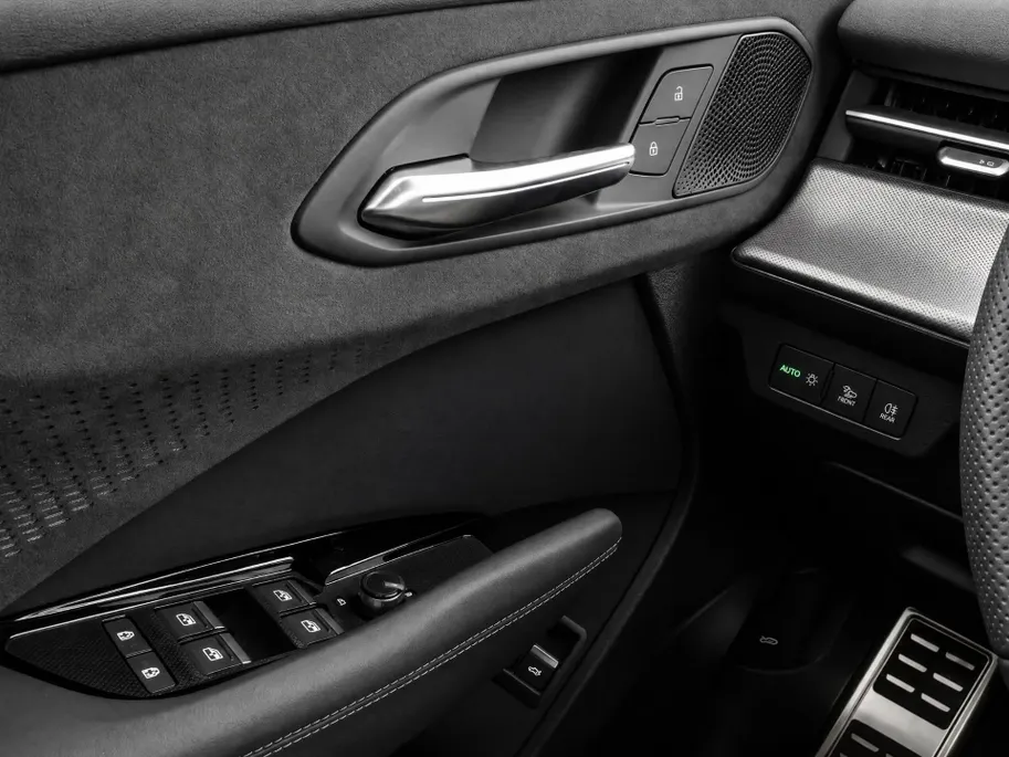 Audi Q3 1.5 TFSI e-hybrid S edition 272 PK · Techniekpakket plus · Privacy glas · S line interieur met sportst.