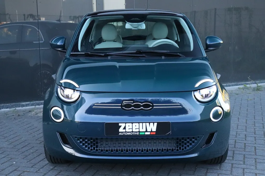 Fiat 500e La Prima by Bocelli 42 kWh | JBL | Winter | Camera | 17′