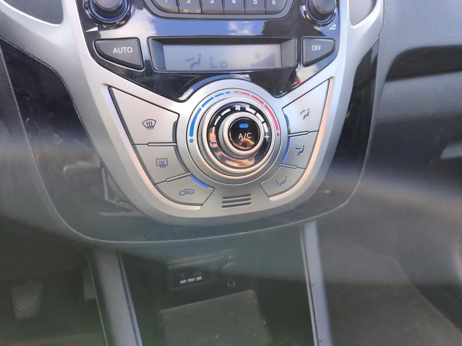 Hyundai ix20 1.4i i-Motion | Panorama | Trekhaak | NU Incl. 12 maanden garantie, APK, Onderhoudsbeurt etc. Premiumpakket gratis! |
