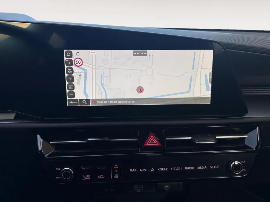 Kia Niro 1.6i Hybrid DynamicLine | Zeer nette auto | Cruise Control Adaptief | LM Velgen 16 ' | Carplay | File Assistent | Camera | Metallic lak | Fabrieksgarantie t/m 17-5-2032 | NAP