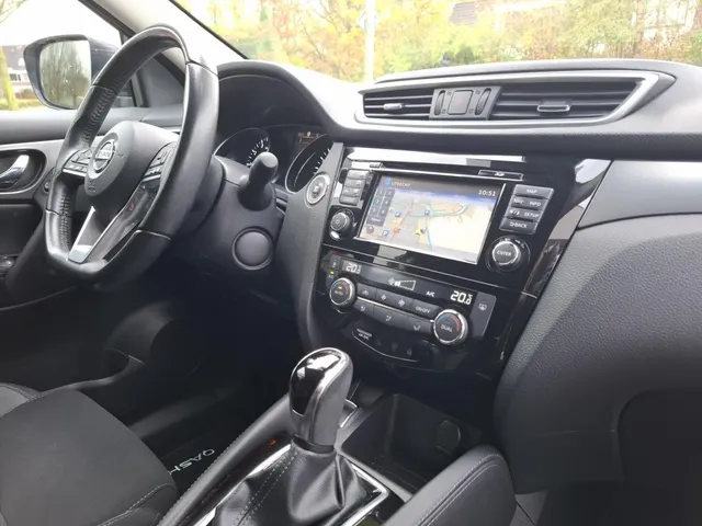 Nissan QASHQAI 1.2 115pk DIG-T XTRONIC N-Connecta | Trekhaak | Panoramadak | Navigatie | 360-Camera | Keyless