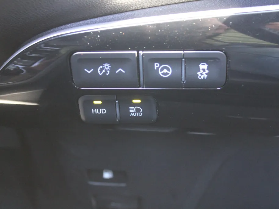 Toyota Prius 1.8 Executive | Trekhaak | Stoelverwarming | Camera | Leer | Dodehoek detectie | JBL audio | HUD | 17” LM | Navi | LED | Cruise adapt. | Incl. winterset |