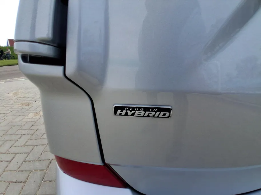 Ford Transit Custom 2.5 PHEV 233 pk L2H1 320 Limited Dubbele cabine