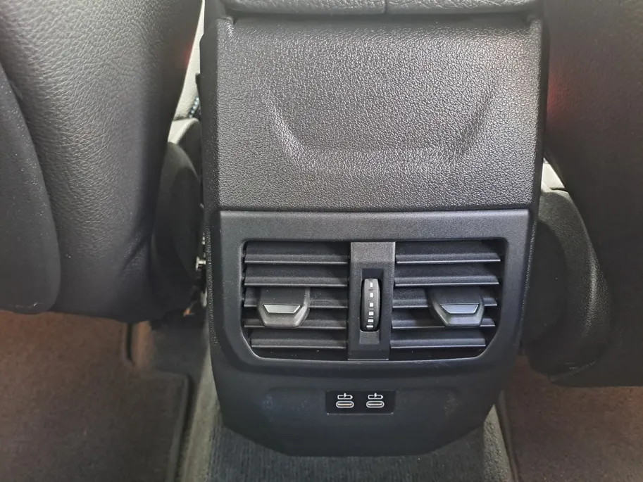 BMW 1 Serie 118i Business Edition M-exterieur pakket | Digitaal cockpit | Navigatie | Cruise | Climate | M-bekleding | M-stuur | Apple Carplay/Android Auto
