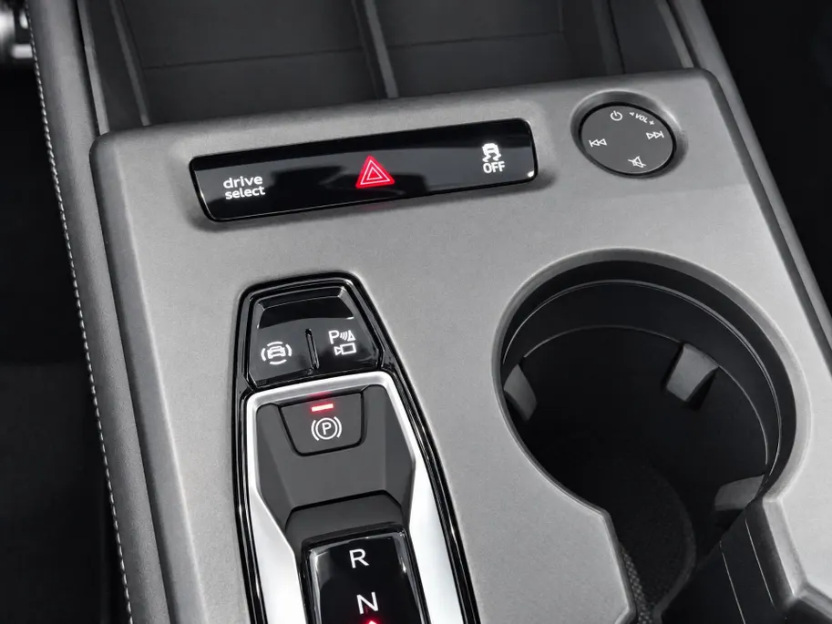 Audi Q4 Q4 S edition 204 PK · Trekhaak elek. wegklapbaar ·  Lendensteunen · Opberg- en bagageruimtepakket