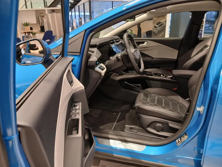 Ford Puma Gen-E Premium 44 kWh | Driver Assistance Pack | Winter Pack | Panoramadak | Voorraad leverbaar €4000,- Ford Voordeel |