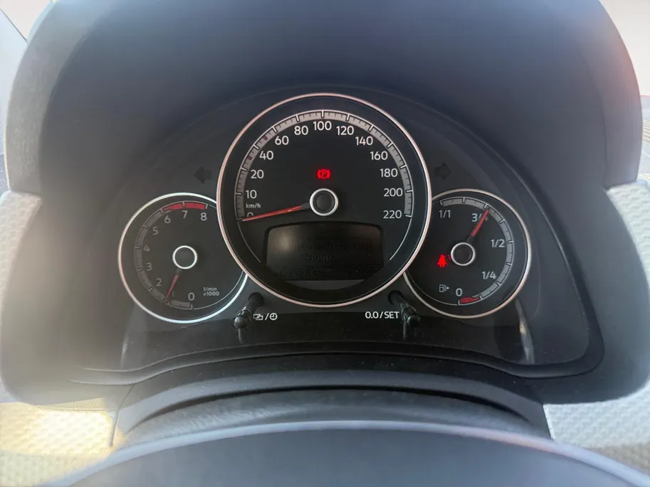 Volkswagen up! 1.0 | Camera | Parkeersensoren | Climate Control | Cruise Control | DAB | Stuurbediening | Bluetooth | Goed Onderhouden
