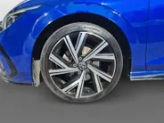 Volkswagen Golf 1.5 eTSI R-Line Business | Cruise Control | Climate Control | Digitaal Dashboard | Navigatie | Sportstoelen | Stoelverwarming | Stuurverwarming |