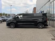 Ford E-Transit Custom L2H1 MS-RT 71 kWh 286 PK Dubbele Cabine UIT VOORRAAD I INKLAPBARE TREKHAAK I DRIVER ASSIST PACK ULTIMATE I DUBBELE ZIJSCHUIFDEUREN I FULL LED-KOPLAMPEN I APPLE CARPLAY / ANDROID AUTO I