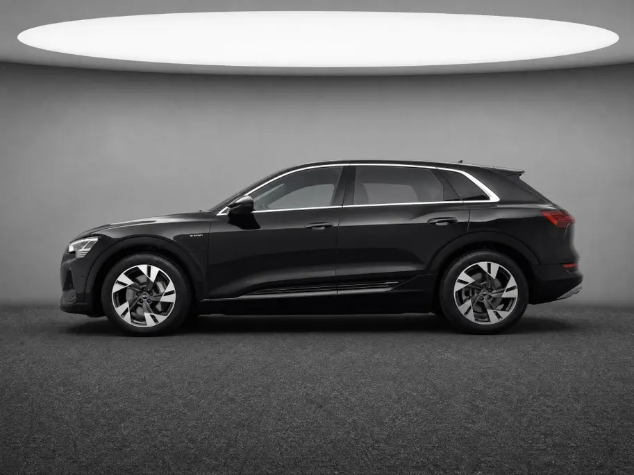 Audi e-tron 55 quattro 95 kWh 408pk S Edition · SOH 96,8% · Camera · Luchtvering · Afneembare Trekhaak · Head-Up Display · Elek. Achterklep · Stoelverwarming · 20'Velgen ·