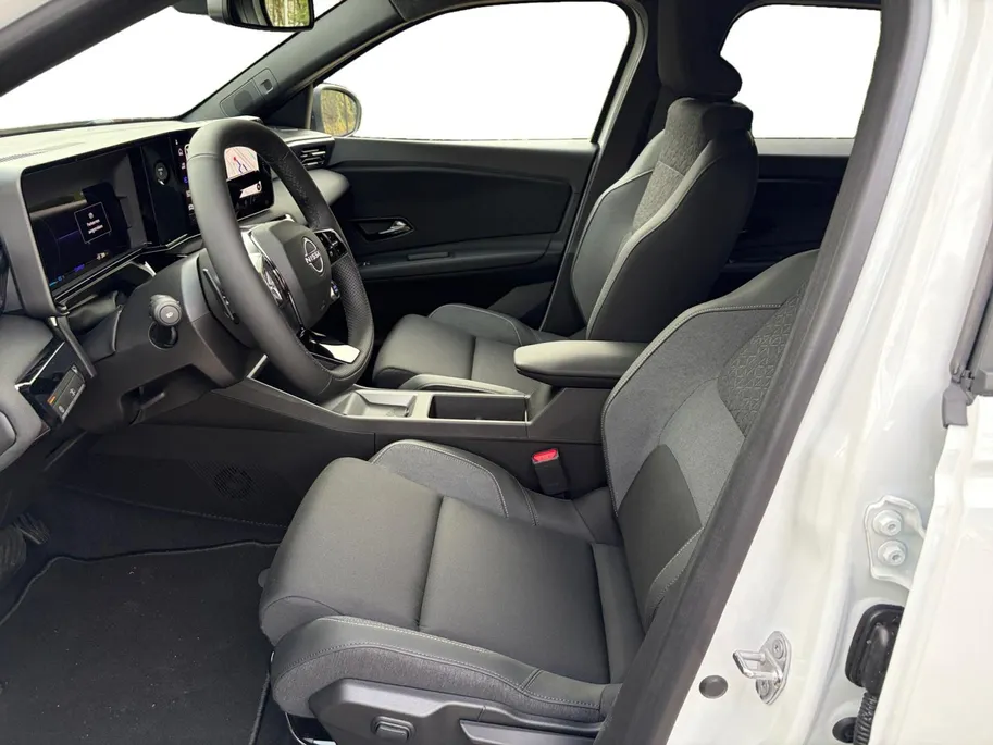 Nissan Micra ADVANCE 52 kWh Demo direct beschikbaar ,  Apple Carplay/Android Auto , stoel en stuurverwarming , navigatiesysteem full map , camera , cruise control adaptief met Stop&Go , warmtepomp