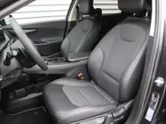 Kia EV6 Light Edition 63 kWh | Stuur-/stoelverwarming | Camera | 19' LM | LED | Adap. Cruise | Clima | Draadloze telefoonlader | 17% bijtelling |