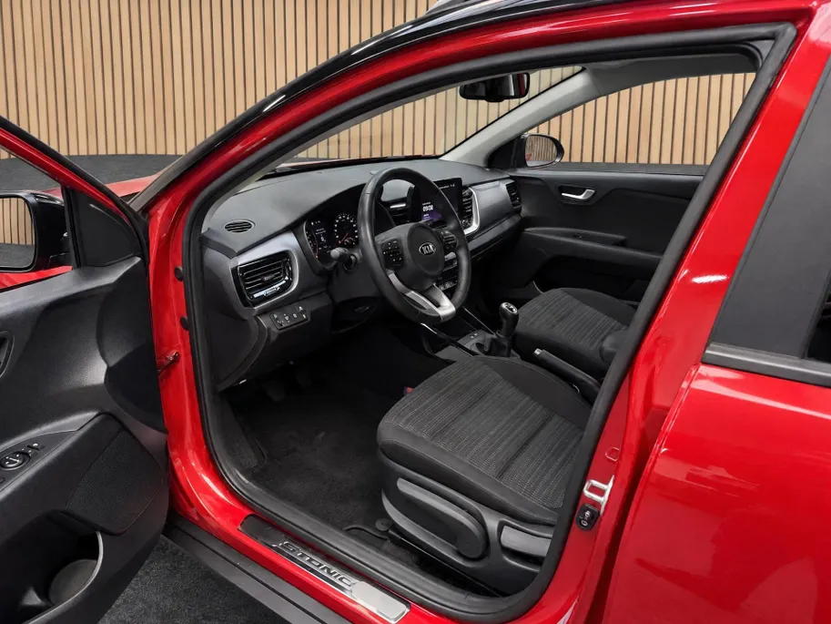 Kia Stonic 1.0 T-GDi MHEV DynamicPlusLine Dealer onderhouden | Trekhaak | Climate control | Navigatie |