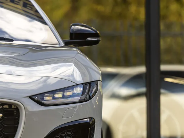 Jaguar F-TYPE P575 AWD R 75