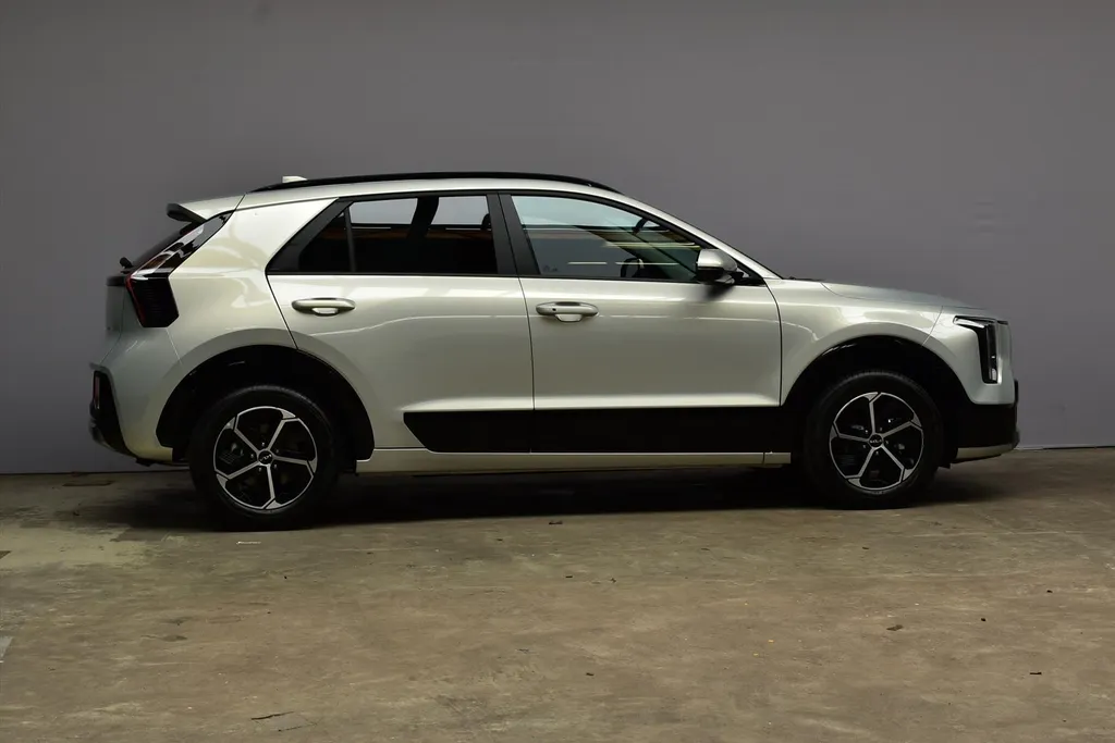 Kia Niro 1.6 GDi Hybrid 138pk DCT6 DynamicLine Snel leverbaar!