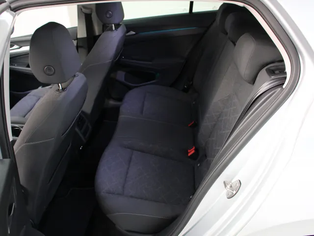 Volkswagen Golf 1.0 eTSI Life DSG | Navigatie Pro | Cruise Control | Lichtmetalen velgen