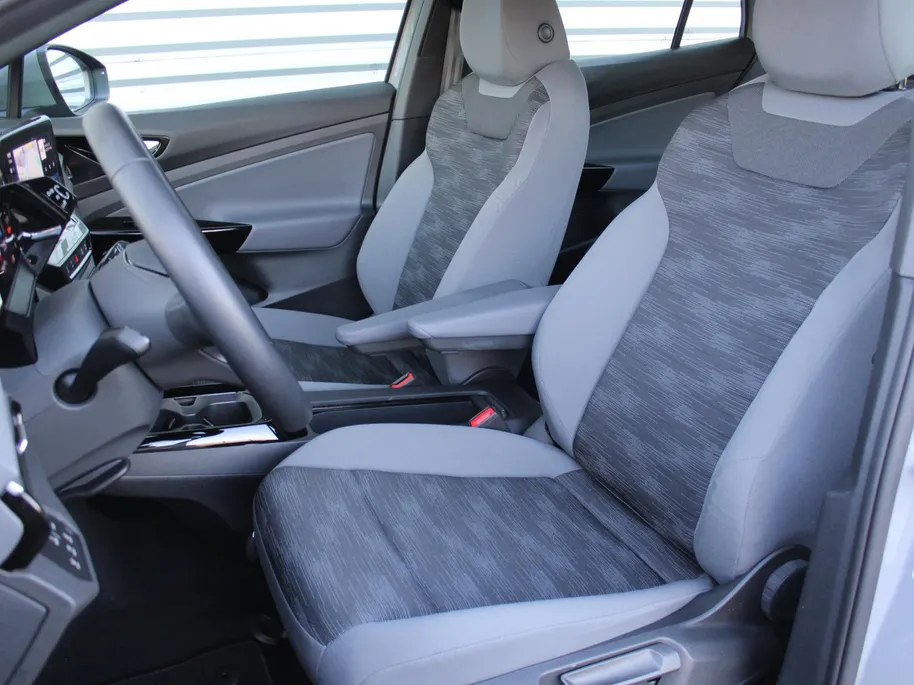 Volkswagen ID.4 Pure 52 kWh | Stuur- / Stoel- / Voorruit Verwarming | Clima | 19' LM | Cruise adapt. | PDC | Navi |