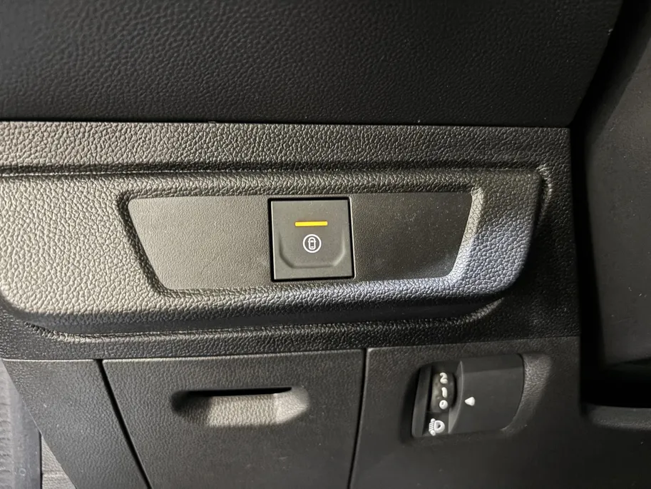 Dacia Sandero 90PK TCe Journey | Camera | Armsteun | Climate Control | Parkeersensoren | Apple CarPlay/Android Auto | Licht & Regen Sensor | Cruise Control | Lichtmetalen Velgen | Full LED |