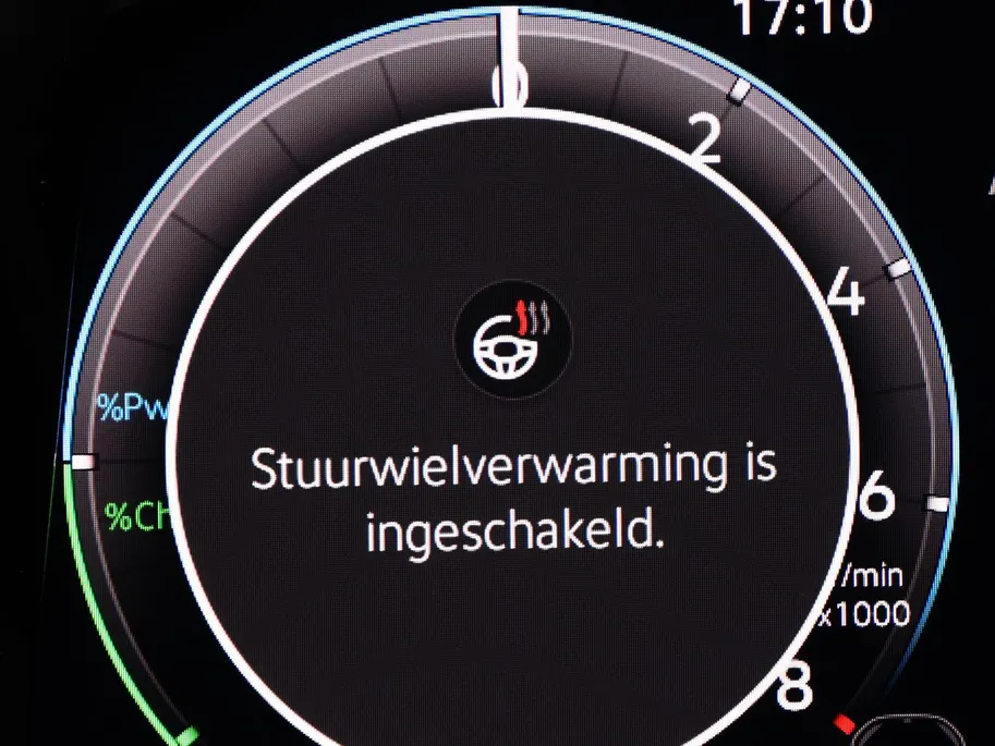 Volkswagen Golf Life Edition 1.5 eHybrid 204 PK 6 versn. DSG · Achteruitrijcamera · Draadloze telefoonlader · Comfort pakket ·