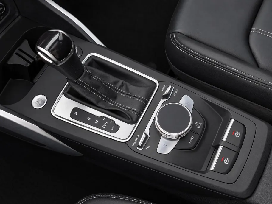 Audi Q2 35 TFSI/150PK S Line · Panoramadak · SONOS Audio ·  Camera · Apple/Android Car Play · Leder