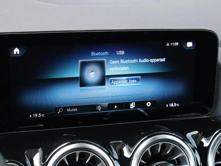 Mercedes-Benz EQA 250 Business Solution Luxury 67 kWh l Stoelverwarming l Achteruitrij camera l Ambiente lichtpakket l Memory