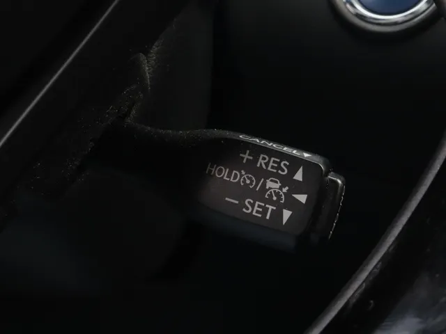 Toyota C-HR 2.0 Hybrid First Edition Trekhaak | Blindspot | Stuur en stoelverwarming