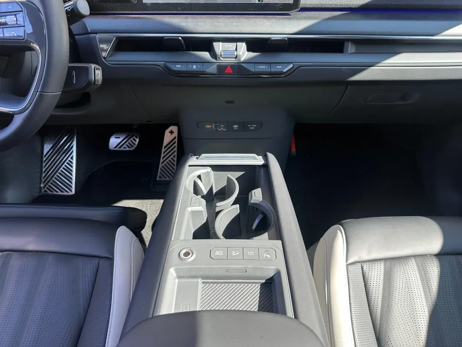 Kia EV9 GT-line AWD 99,8 kwh 7 zits | 385 PK | Geventileerde/verwarmde stoelen | Wireless Carplay & Android auto | 2.500 kg trekgewicht | Meridian | Fabrieksgarantie t/m 19-6-2033 +3x 1 jaar*  | NAP