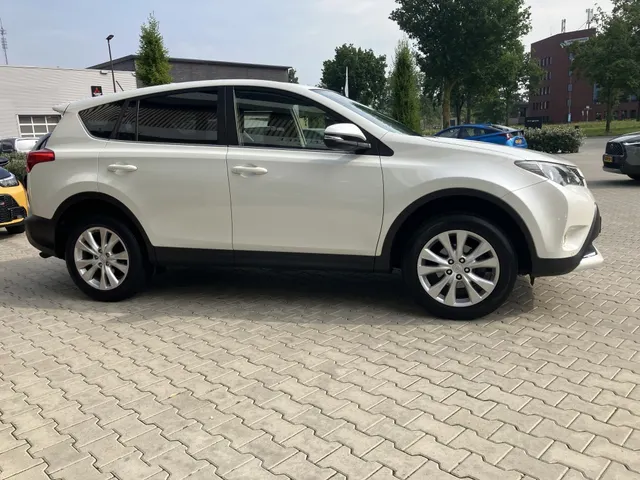 Toyota RAV4 2.0 Style 4WD | Trekhaak 1500kg | Navi |