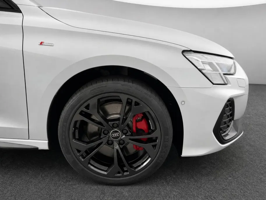 Audi A3 Sportback 45 TFSIe 272pk S-Tronic S Edition Competition · SOH 100% · Panoramadak · Camera · Lederen Bekleding · Elek. Stoel Bestuurder · Elek. Achterklep · Dodehoeksensor · Garantie t/m 24-06-2030 of 100.000km