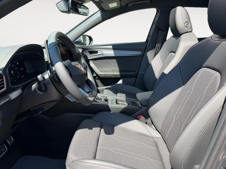 CUPRA Formentor 1.5 TSI e-Hybrid Business Panoramadak | Stuur verwarming etc! | Trekhaak | Super compleet en helemaal nieuw!