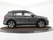 Volkswagen Tiguan 1.4 TSI 245pk DSG eHybrid R-Line Business · Apple/Android Car Play · Wegklapbare Trekhaak · Alarm · Dodehoek Detectie · Stoel-& Stuurverwarming · 19'' Inch ·