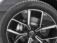 Volkswagen Tiguan 1.5eHybrid 272PK R-Line · Panoramadak · Trekhaak · Camera · Apple/Android Car Play · Garantie t/m 26-06-2030 of 100000km.
