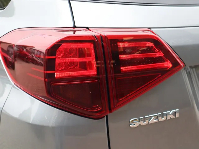 Suzuki Vitara 1.4 BoosterJet Hybrid Style Trekhaak | Adaptive Cruise | Two tone