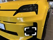 Renault 5 comfort range iconic cinq 52 kWh | NU met €1.800,- Zeeuw & Zeeuw voorraadkorting en met GRATIS 5 jaar fabrieksgarantie tot 160.000km | PACK SAFETY & ADVANCED DRIVING ASSIST | V2G ready | Auto van het Jaar 2025 | Te financieren tegen 2,9% rente |