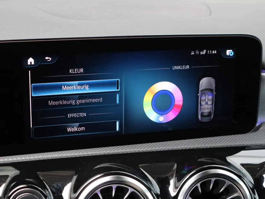 Mercedes-Benz A-Klasse 250 e AMG Line | HUD | Multispaak | LED | Navigatie | Camera | Automaat