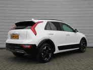 Kia Niro EV Edition Advanced 64.8 kWh | Stuur-/stoelverwarming | Elektr. stoelverstelling | Camera | Cruise adapt. | 17'LM | Clima | 17% bijtelling |