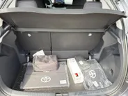 Toyota Yaris 1.5 Hybrid 115 Comfort Apple Carplay/Android Auto , cruise control adaptief en stuurhulp , climate , lm velgen , tel , usb , camera .