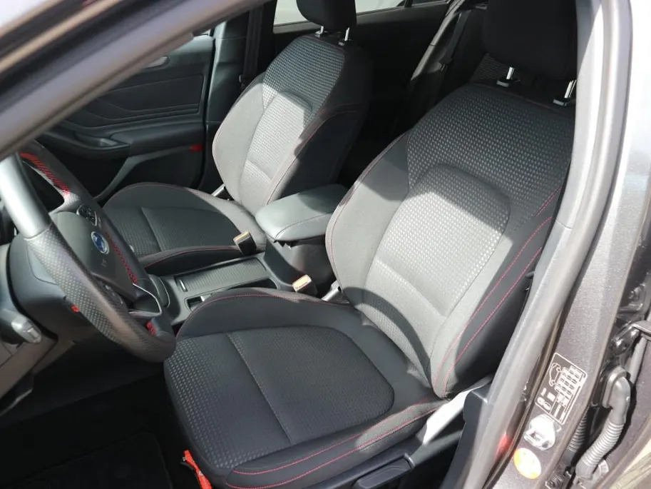 Ford Focus Wagon 1.0 EcoBoost Hybrid ST Line Style 125pk met Parking- | Winter-| Family-| en Design Pack