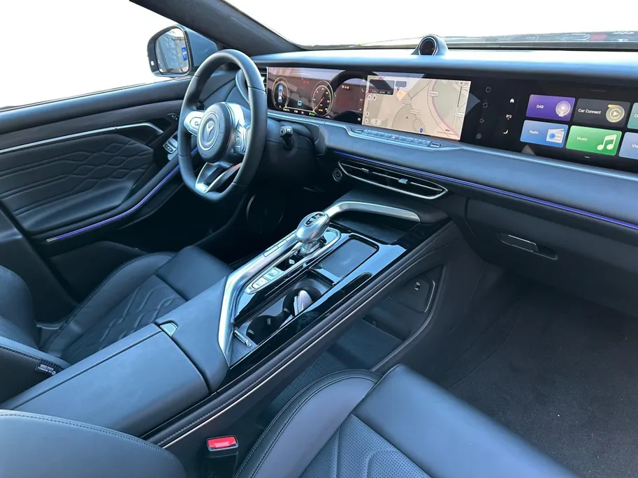 Voyah Free Flagship Edition 4WD 106 kWh | Demo | Full Option | Trekhaak met 2000kg trekgewicht | Luchtvering | Stoelkoeling, -verwarming en -massage |Blackline exterieur & interieur|