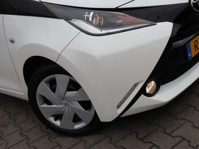 Toyota Aygo 1.0 VVT-i x-play Carplay | Camera