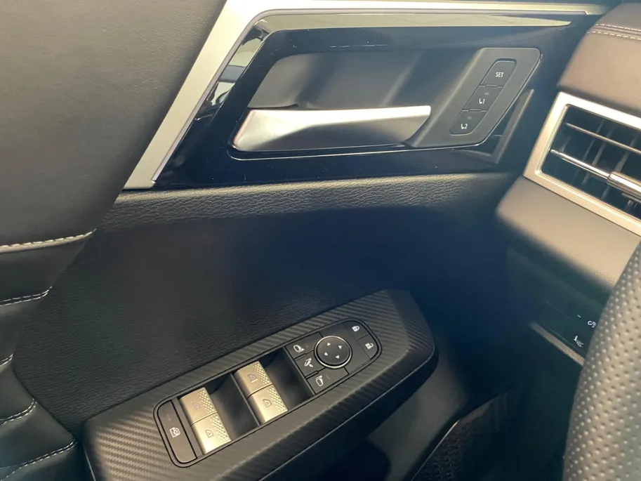 Mitsubishi Outlander 2.4 PHEV Instyle | 5.000 Voorraadkorting| Complete versie | Automatische achterklep | Stoel verwarming/ verkoeling | Schuif-kantel dak | 360 Camera |