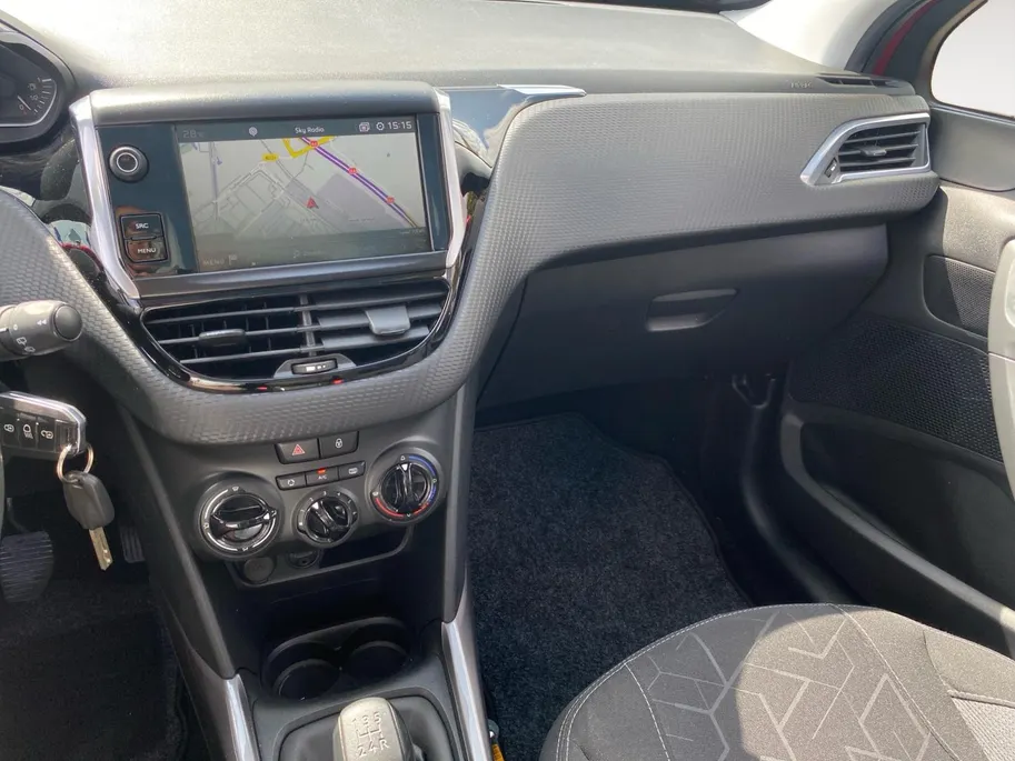 Peugeot 2008 1.2 PureTech Blue Lion NL Auto | Panorama | Cruise | Park sens | Navi | Etc.