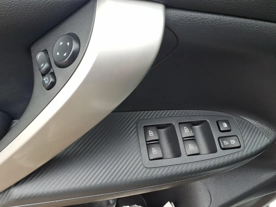 Mitsubishi Eclipse Cross 2.4 PHEV Intense+ Automaat | Navigatie | Trekhaak | Dealer onderhouden | Fabrieksganatie