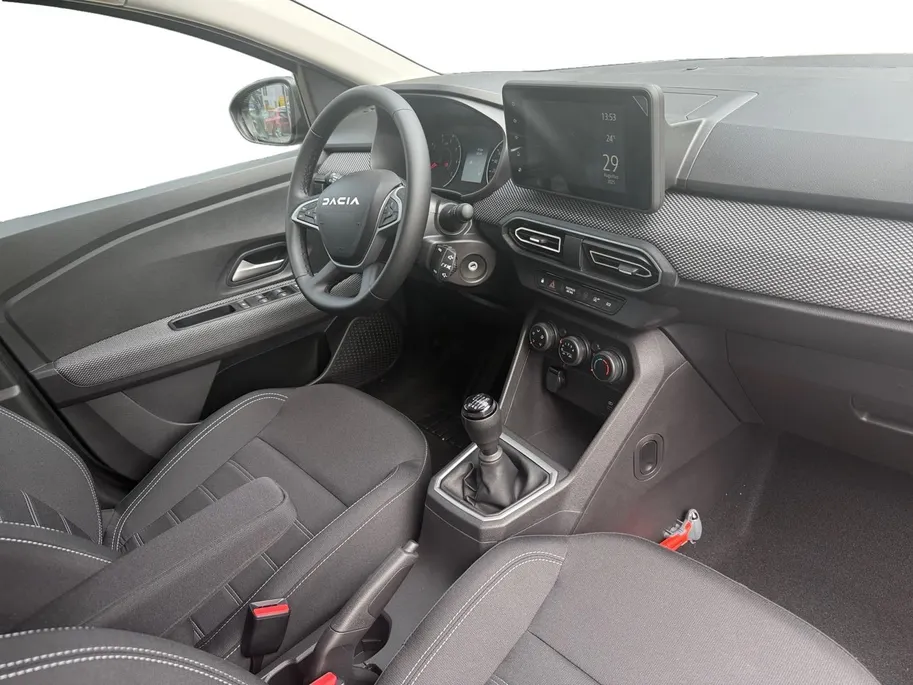 Dacia Duster 1.6 Hybrid 140 Journey NAVIGATIE AIRCO 360CAMERA CRUISE CONTROLE APPLE CARPLAY ANDROID AUTO HOGE INSTAP LET OP IS EEN DEMO VRAAG NAAR DE KMSTAND